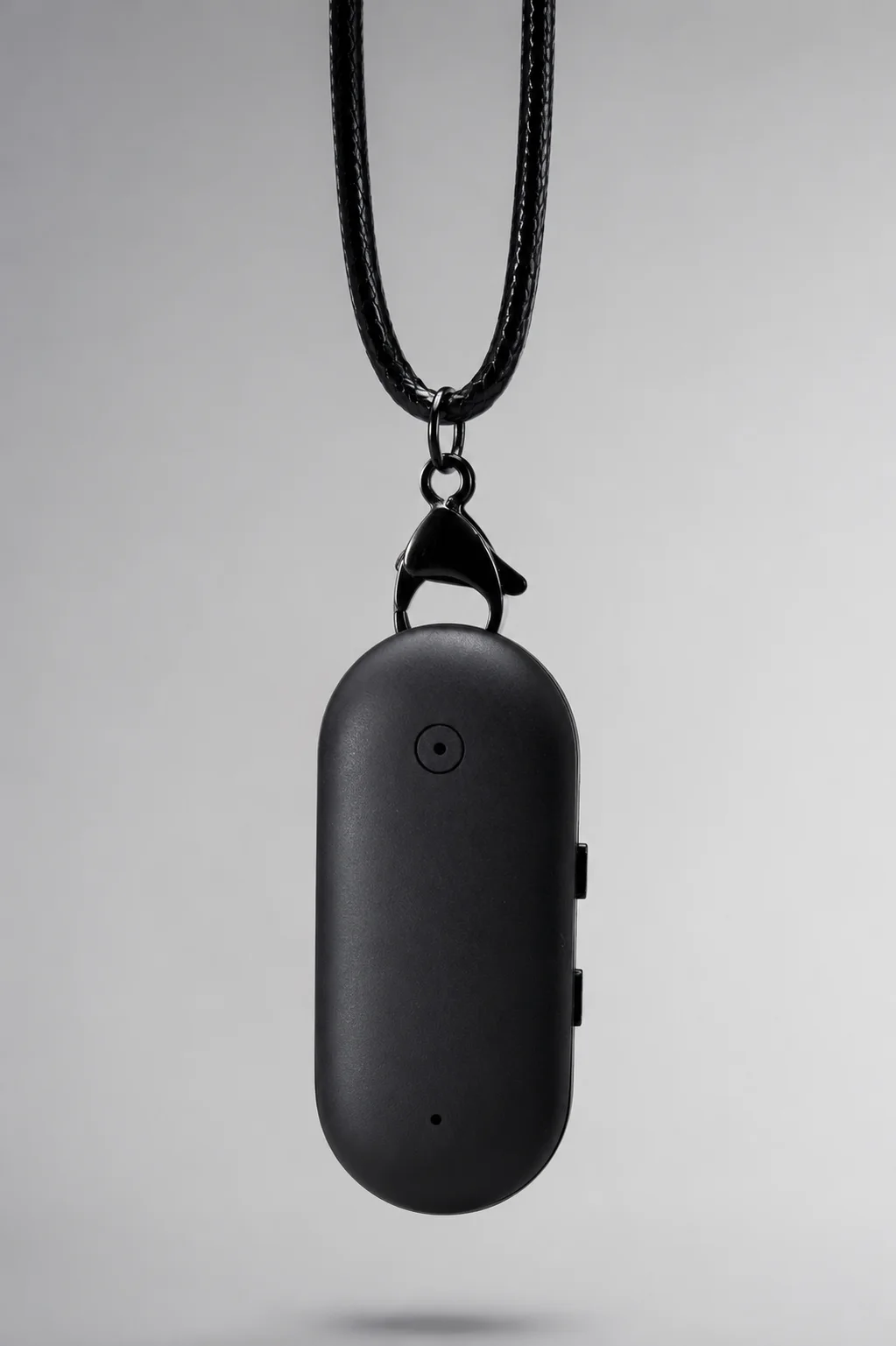 Le micro MethodR porté en pendentif sur son cordon